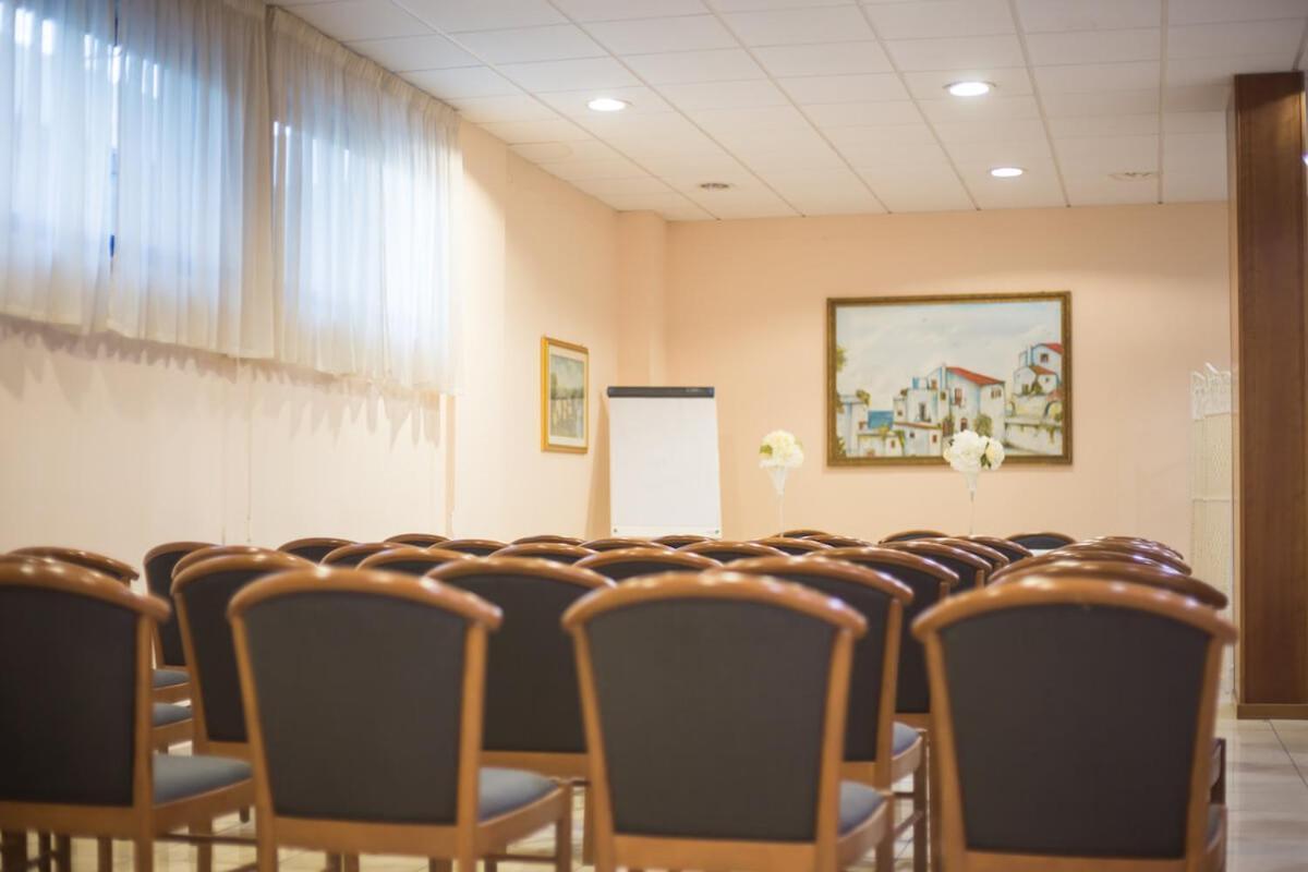 Hotel Jolly Modugno Esterno foto